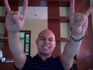 This is actually an old photo of when I passed the 1st round of the panel defense for my masters thesis.  But this is exactly how I feel right now.  RAAAAAAAAAHHHH!!! I FUCKING ROCK!